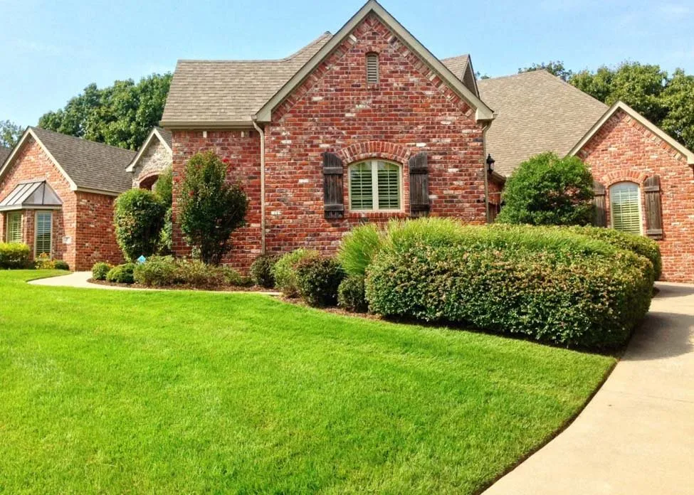 Custom garden landscaping experts serving Dayton, TX - erics landscaping