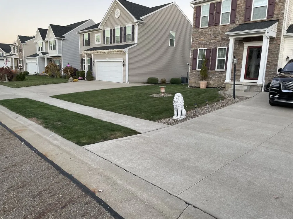 Expert lawn mowing service in Canton, OH - Eric's Lawn and Landscaping