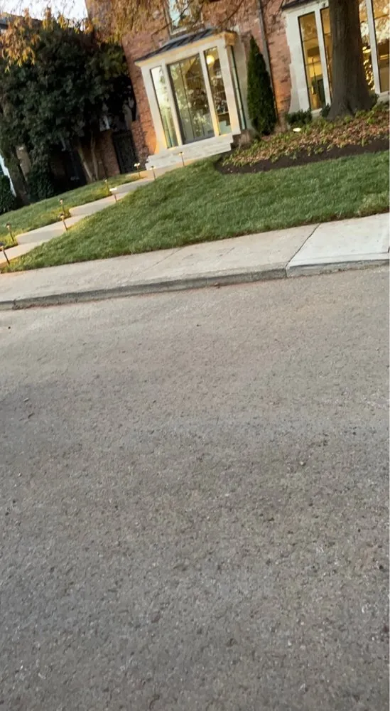 Professional lawn mowing service in Nashville, TN by Erics lawn and landscaping