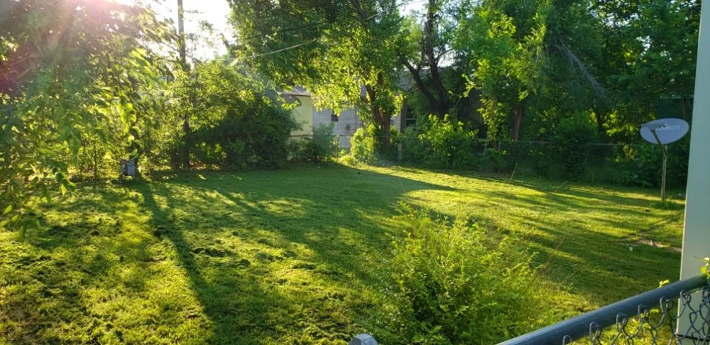 Expert yard maintenance in Yukon, OK - Eric's Lawn Care