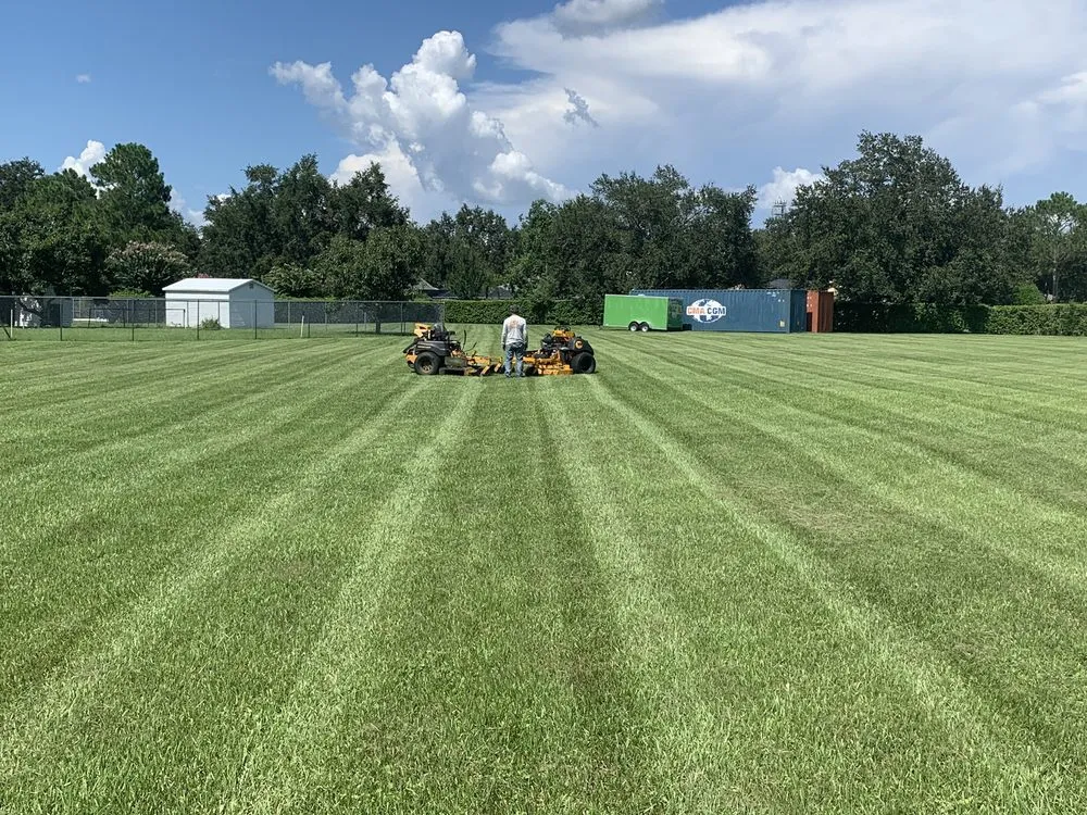Custom lawn mowing service in Mulberry, FL by Eric's Lawn Service