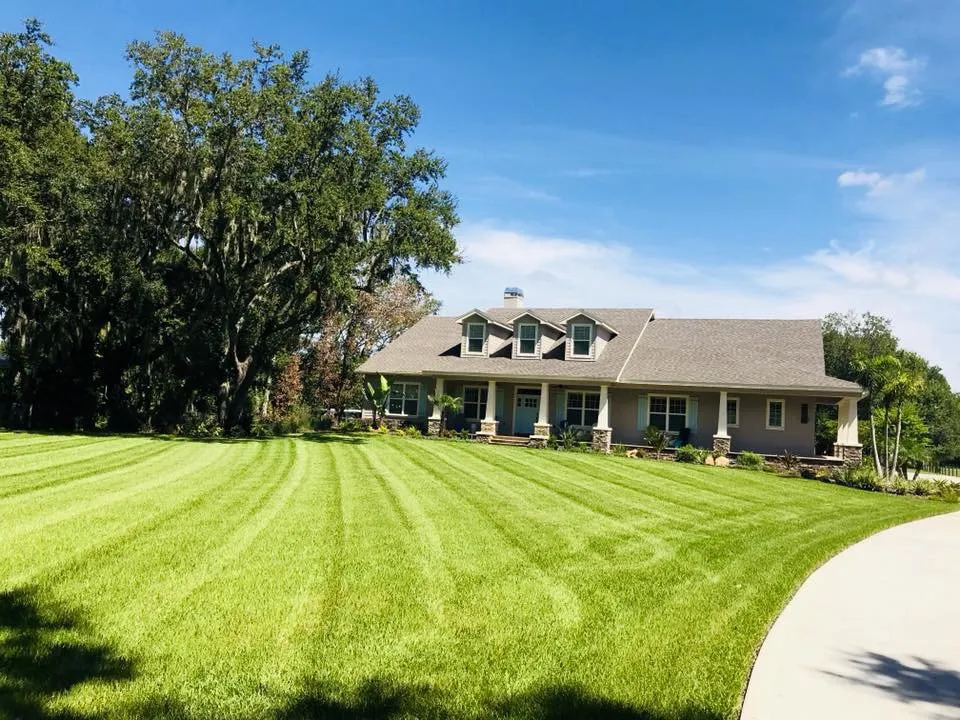 Reliable yard cleanup service near you in Mulberry, FL by Eric's Lawn Service