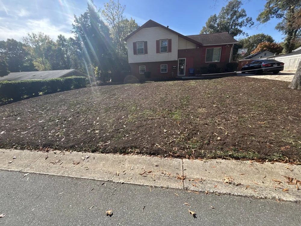 Custom yard maintenance for homes across Charlotte, NC - Eric's Lawnservice
