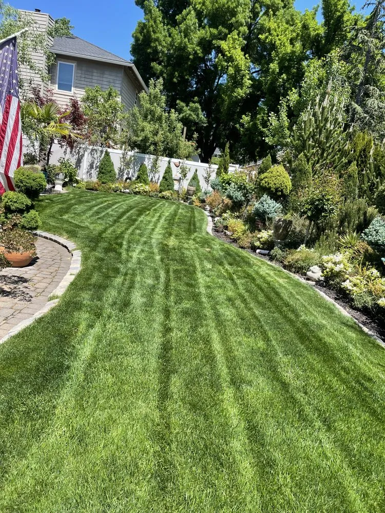 Trusted landscaping services experts serving White City, OR - Eriks Landscape Maintenance