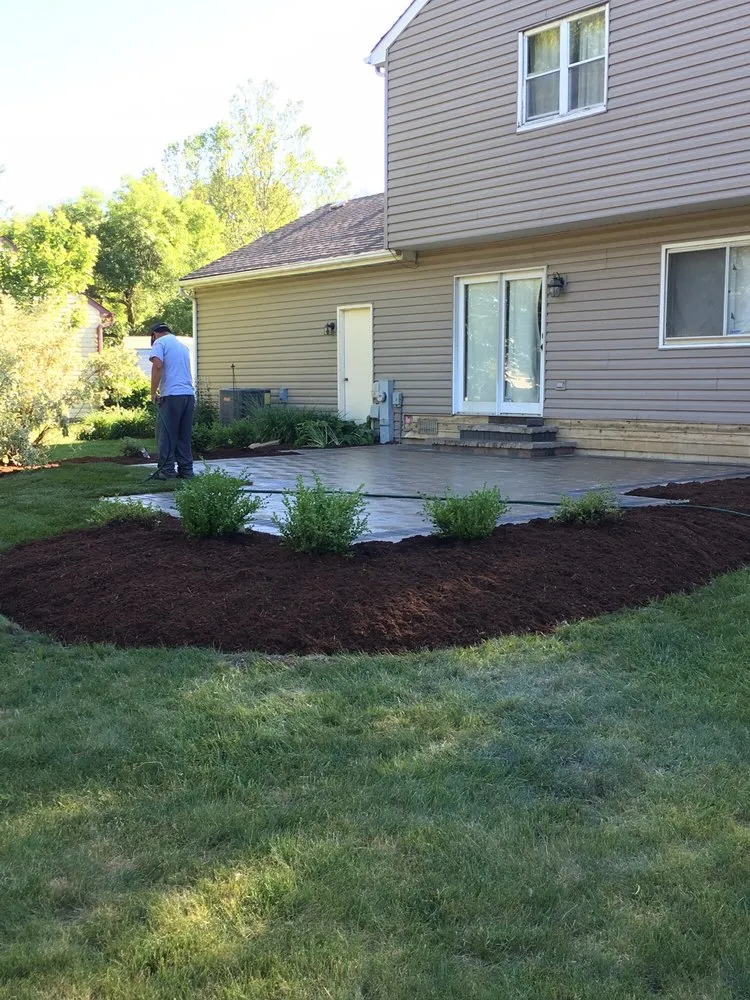 Custom yard cleanup service experts serving Bolingbrook, IL - Erik's Landscaping