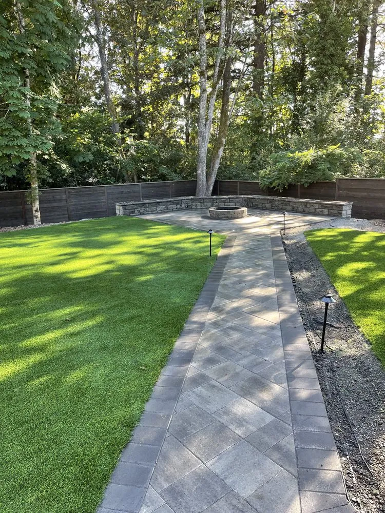 Top-rated yard cleanup service for homes in Hillsboro, OR by Ernest Landscape