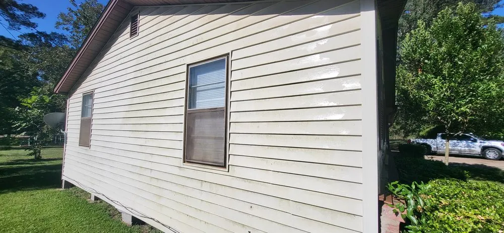 Top-rated landscape installation for year-round maintenance in Diboll, TX by Ernesto Guzman Handyman Services