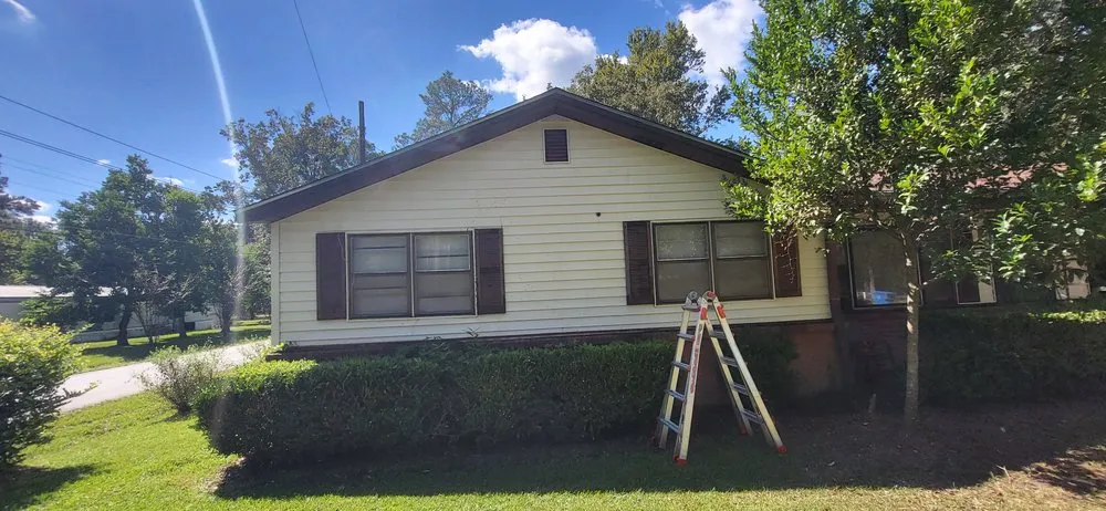 Reliable lawn mowing service experts serving Diboll, TX - Ernesto Guzman Handyman Services