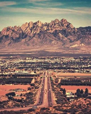 Ernesto’s Discount Services Logo