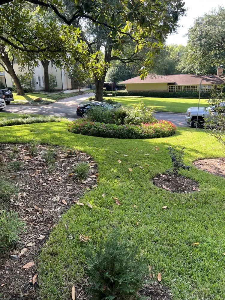 Custom outdoor landscaping for homes in Dallas, TX by Ernestos Landscaping And Irrigation