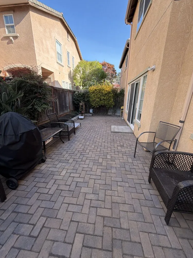 Custom yard cleanup service for beautiful yards in San Lorenzo, CA by Ernesto's Landscaping