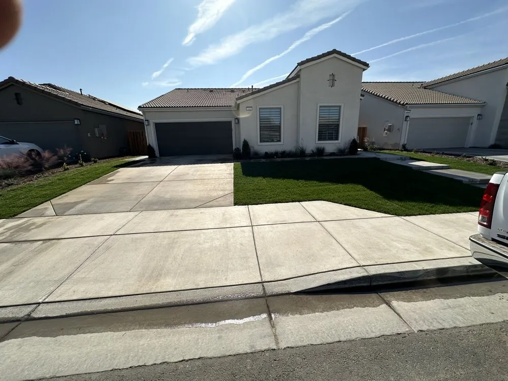 Custom outdoor landscaping for year-round maintenance in Bakersfield, CA by Ernesto’s Landscaping Service