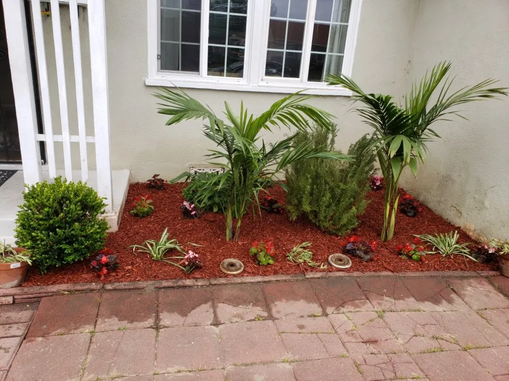Custom garden landscaping in Torrance, CA by Ernesto's Lawn Service