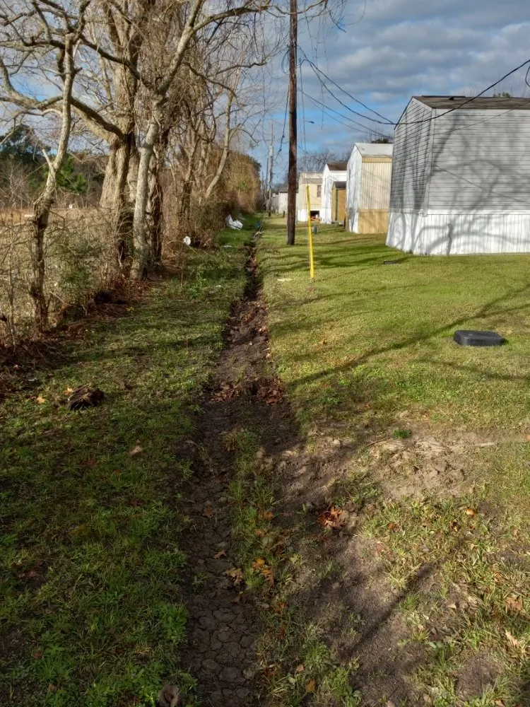 Trusted yard maintenance experts serving Old River Winfree, TX - Ernie & Son landscape