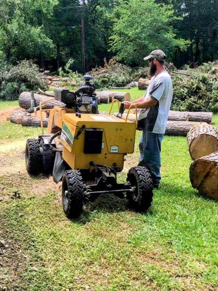 Affordable yard maintenance in Old River Winfree, TX by Ernie & Son landscape
