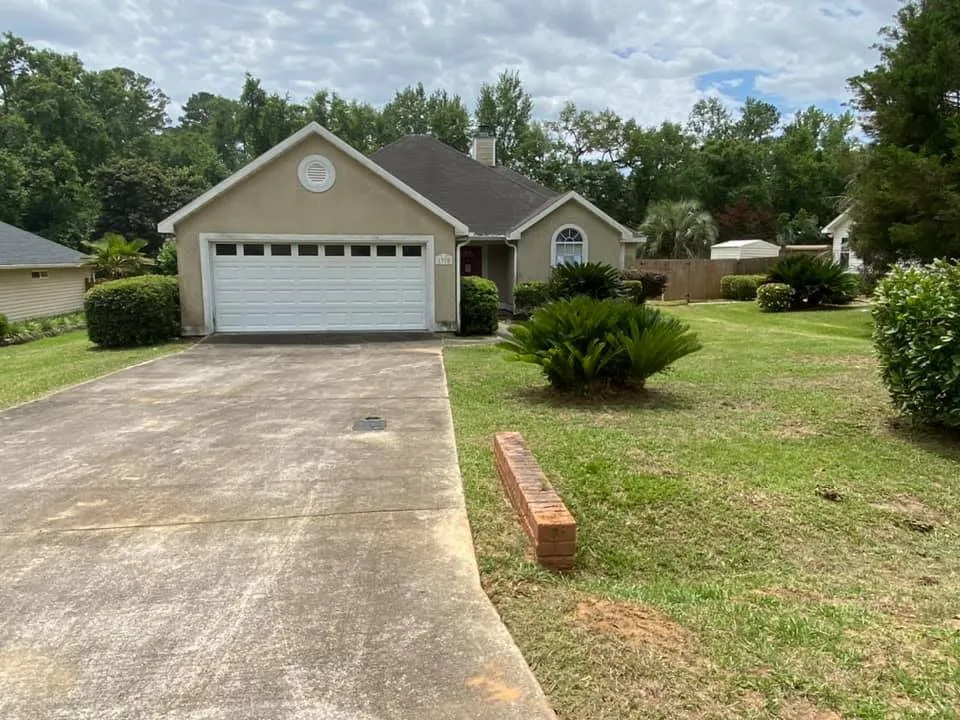 Top-rated outdoor landscaping experts serving Tallahassee, FL - Erratic Mowers