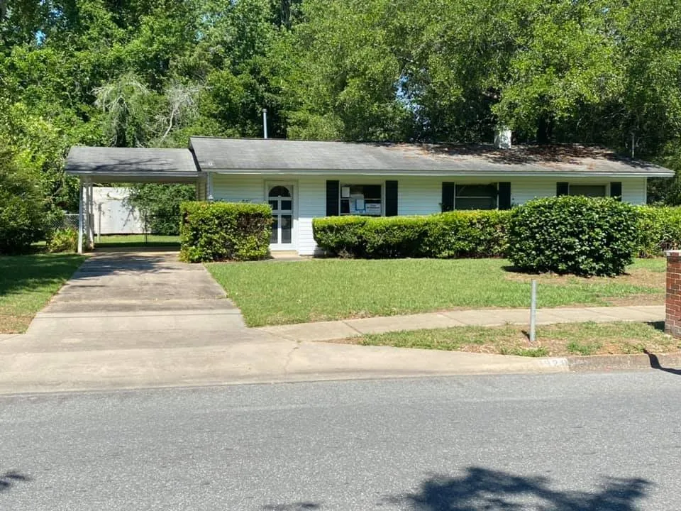 Custom lawn care service for homes in Tallahassee, FL by Erratic Mowers