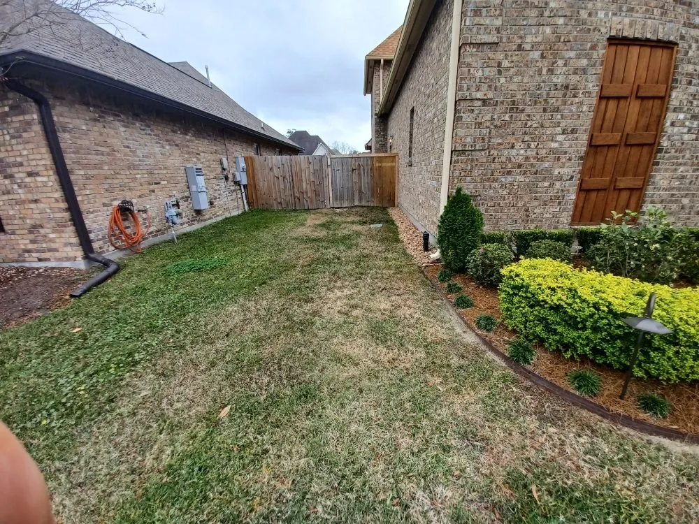 Custom yard cleanup service in Denham Springs, LA - E's Landscaping