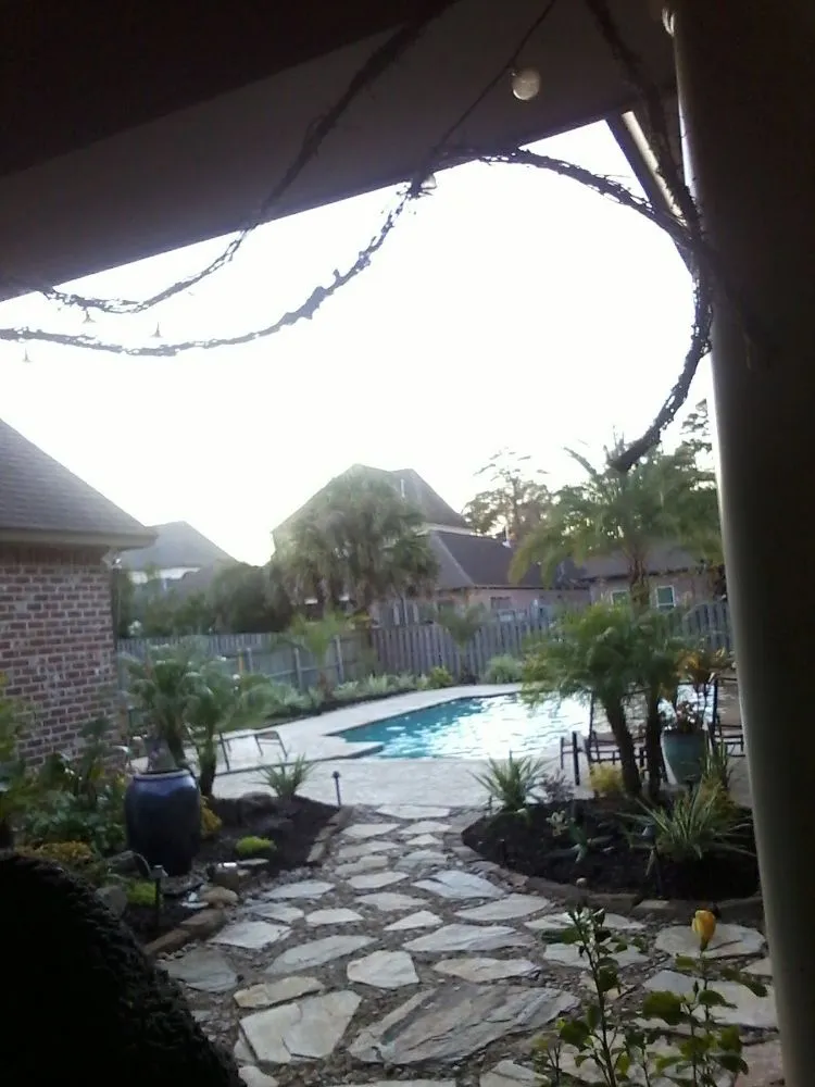 Affordable garden landscaping in Denham Springs, LA by E's Landscaping