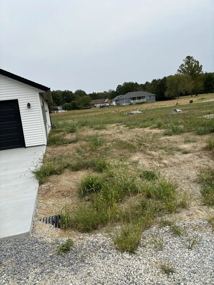 Trusted outdoor landscaping experts serving Carbondale, IL - E's Lawn Care