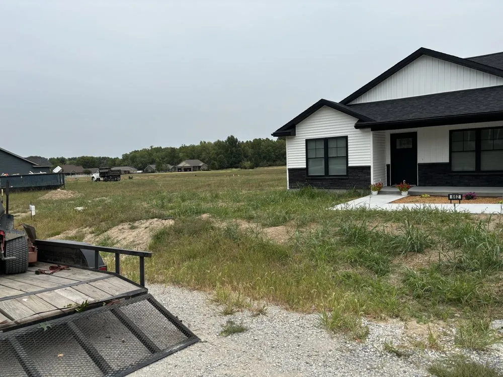 Trusted lawn mowing service experts serving Carbondale, IL - E's Lawn Care