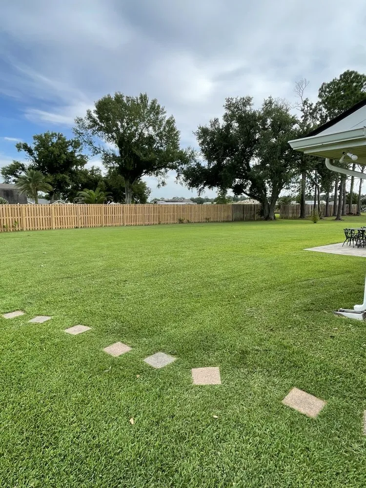 Expert garden landscaping in Gramercy, LA by Es Lawn Care