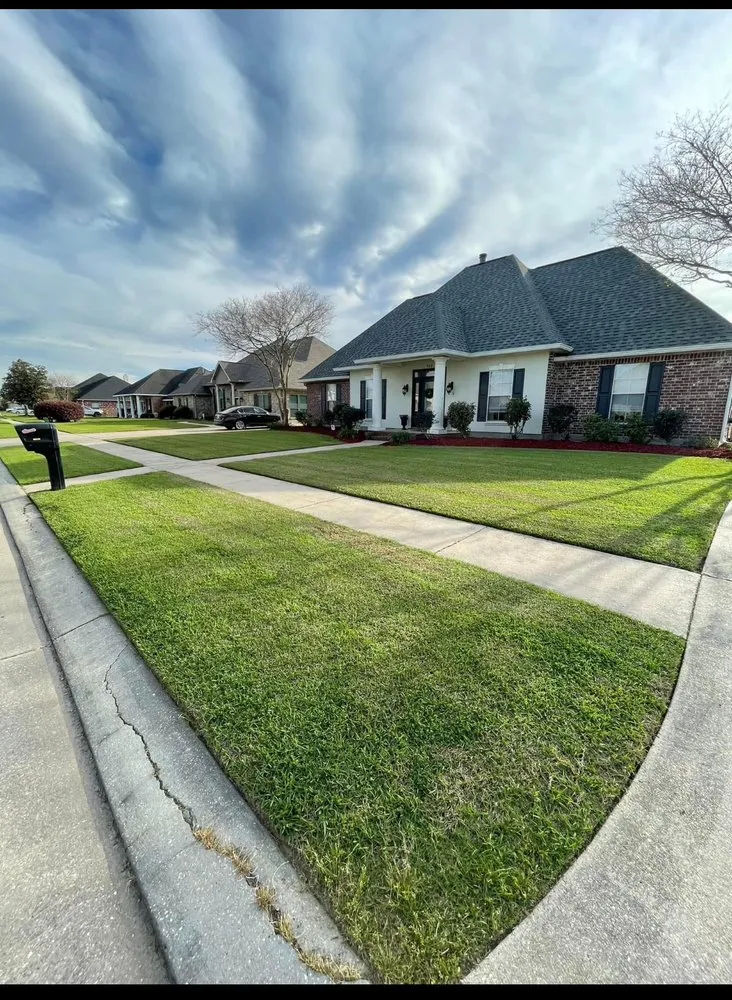 Top-rated landscaping services with custom design across Gramercy, LA - Es Lawn Care