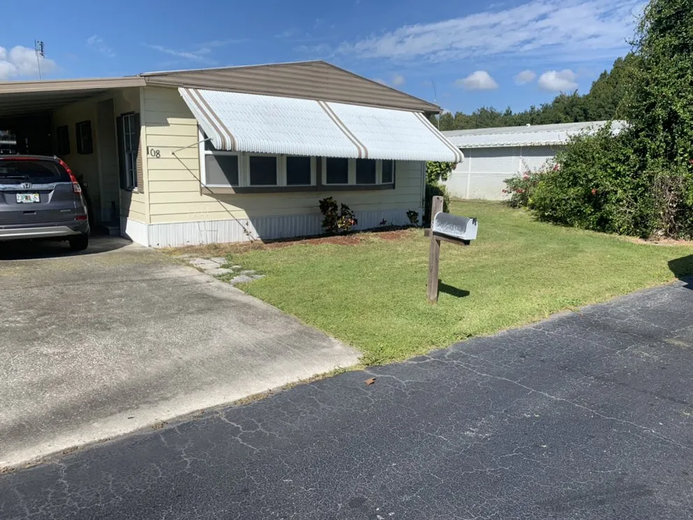 Custom landscape design in Kissimmee, FL - E’s LawnCare & Pressure Wash