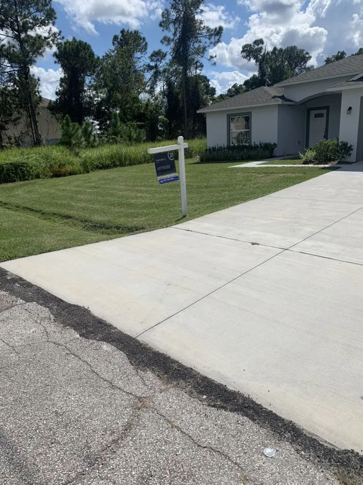 Local outdoor landscaping for year-round maintenance in Kissimmee, FL by E’s LawnCare & Pressure Wash
