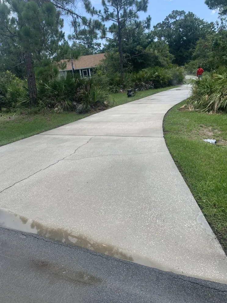 Trusted yard maintenance experts serving Kissimmee, FL - E’s LawnCare & Pressure Wash