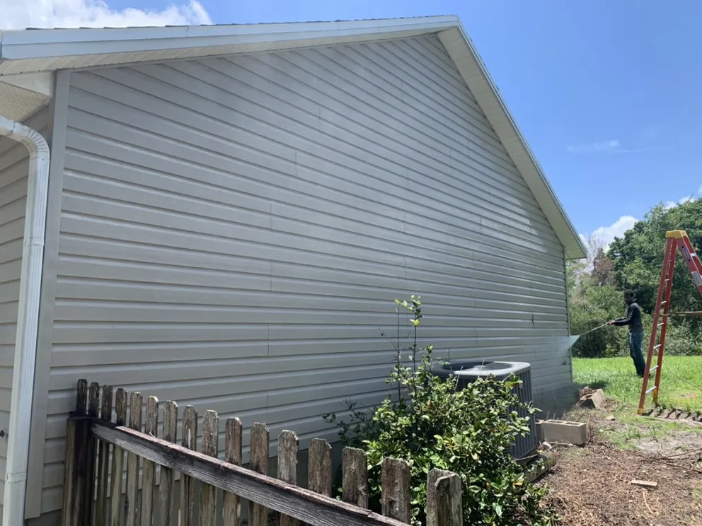 Affordable yard maintenance for residential properties in Kissimmee, FL by E’s LawnCare & Pressure Wash