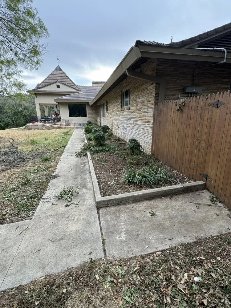 Expert yard cleanup service with custom design across Hutto, TX - Escalera Landscaping