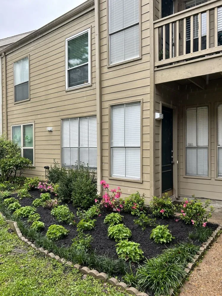 Custom lawn mowing service in Houston, TX by Escamilla Landcaping