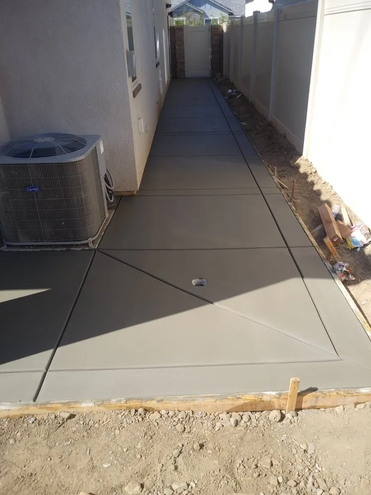 Top-rated lawn care service with custom design across Lake Elsinore, CA - Escobar's Construction