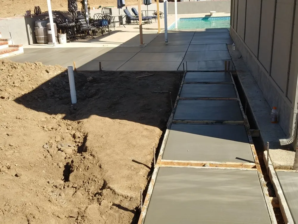 Custom yard maintenance in Lake Elsinore, CA by Escobar's Construction