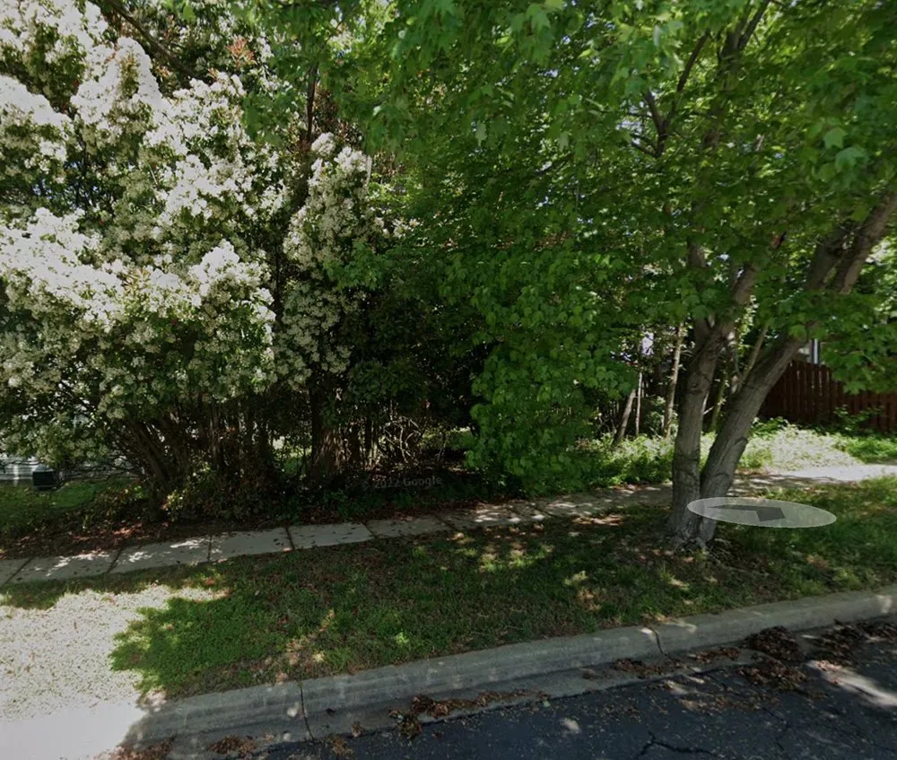 Affordable yard maintenance for homes in Woodbridge, VA by Escobar's Lawn Services