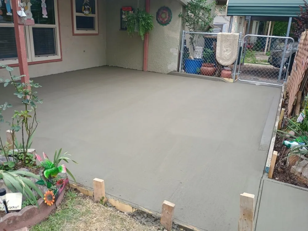 Custom yard maintenance for homes across Manor, TX - Esparza Concrete