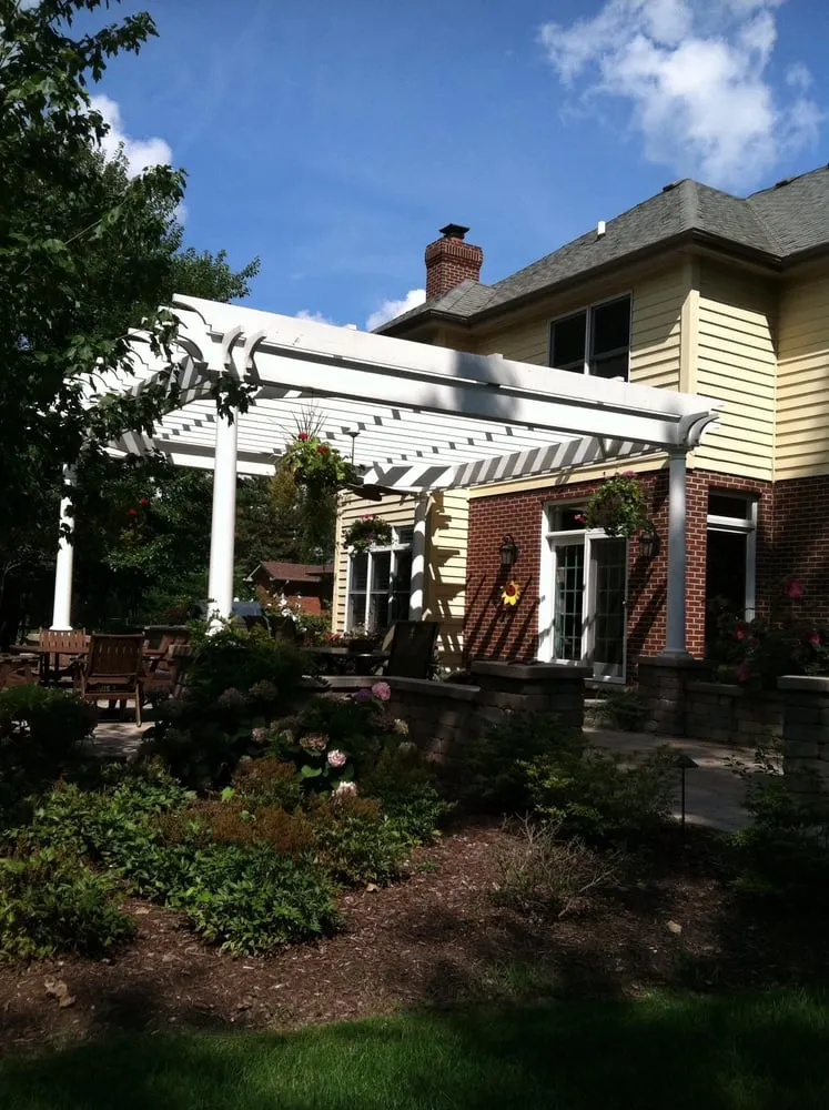 Local yard maintenance in Chicago, IL - Esparza Landscapes