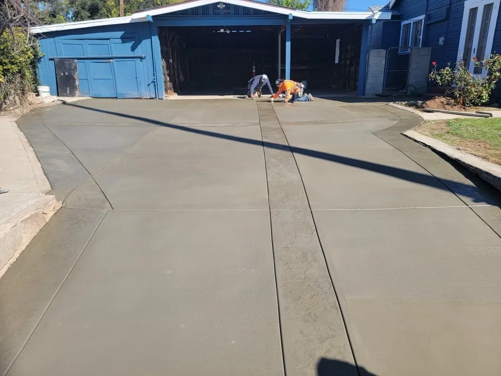 Custom lawn mowing service for year-round maintenance across Azusa, CA - Esparza Landscaping