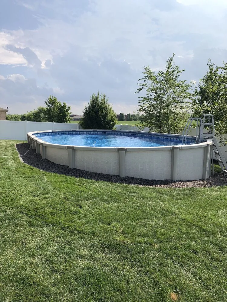 Custom landscaping services experts serving Chicago Ridge, IL - Esparza Pool Installation & Landscaping