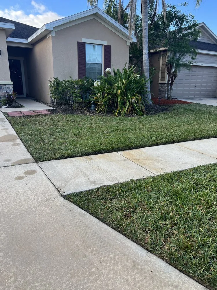 Local outdoor landscaping in Ruskin, FL by Espinosa lawn care and landscaping