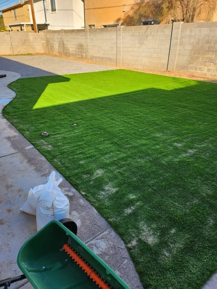 Professional lawn care service experts serving Mesa, AZ - Espinoza landscaping