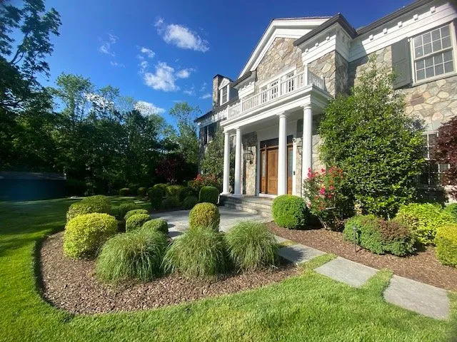 Reliable garden landscaping for outdoor upgrades in Morristown, NJ by Espinoza Landscaping