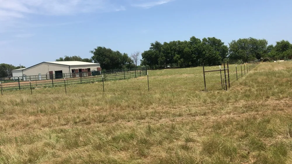 Local yard maintenance in Valley View, TX by Espinoza Landscaping