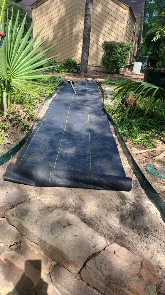 Custom yard maintenance experts serving Conroe, TX - Espinoza's Lawn Service