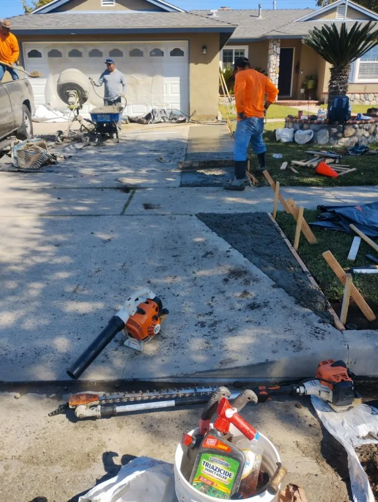 Custom yard maintenance in Santa Ana, CA - Esquivel Landscaping Service