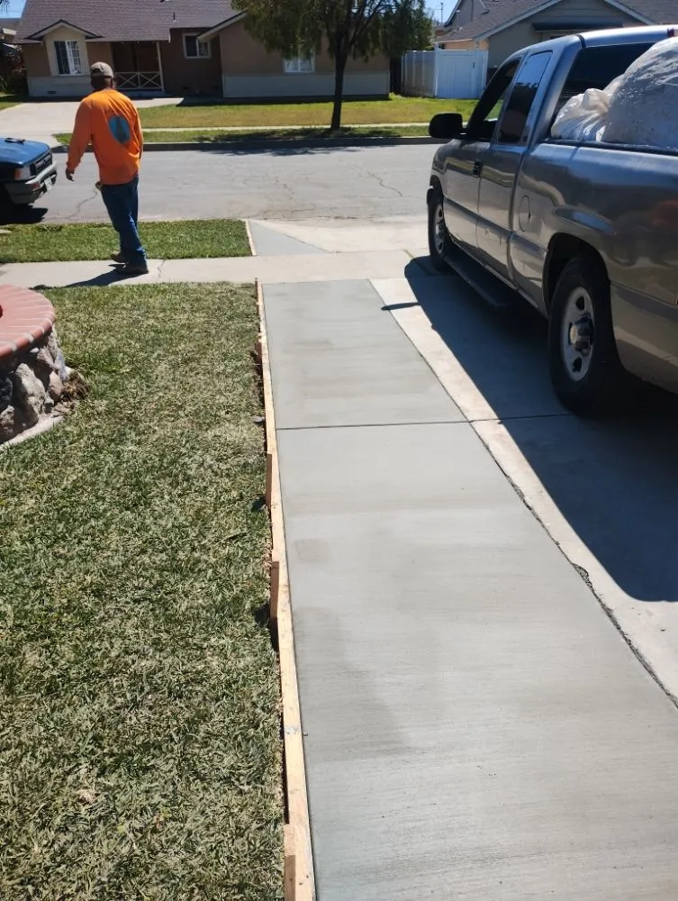 Reliable yard maintenance experts serving Santa Ana, CA - Esquivel Landscaping Service