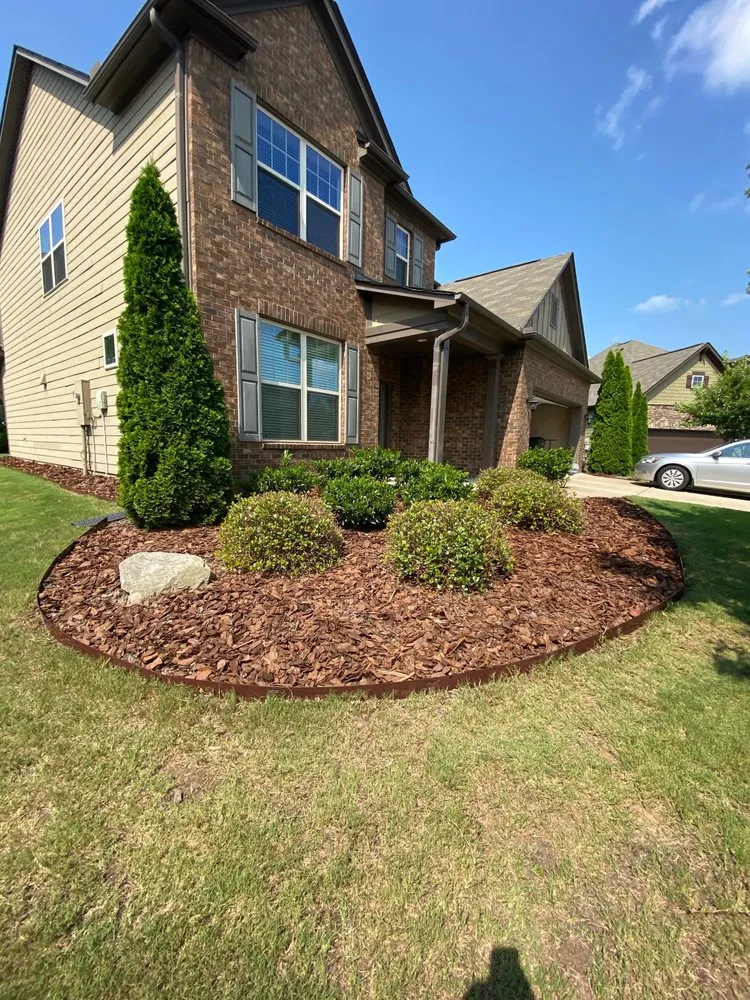 Affordable yard maintenance for beautiful yards across Clermont, GA - Estate & Lawn Care