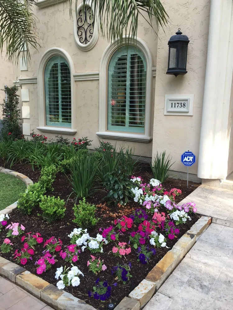 Top-rated landscape design for beautiful yards in Houston, TX by Estate Green Plans