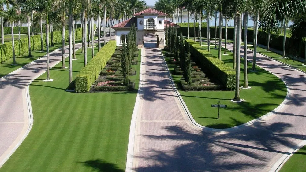 Custom lawn care service in Fort Myers, FL - Estate Landscaping & Lawn Management